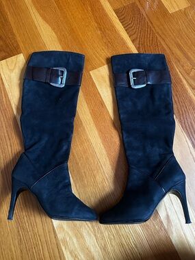 Max de Carlo Black Knee-High Suede Buckle Stiletto Boots